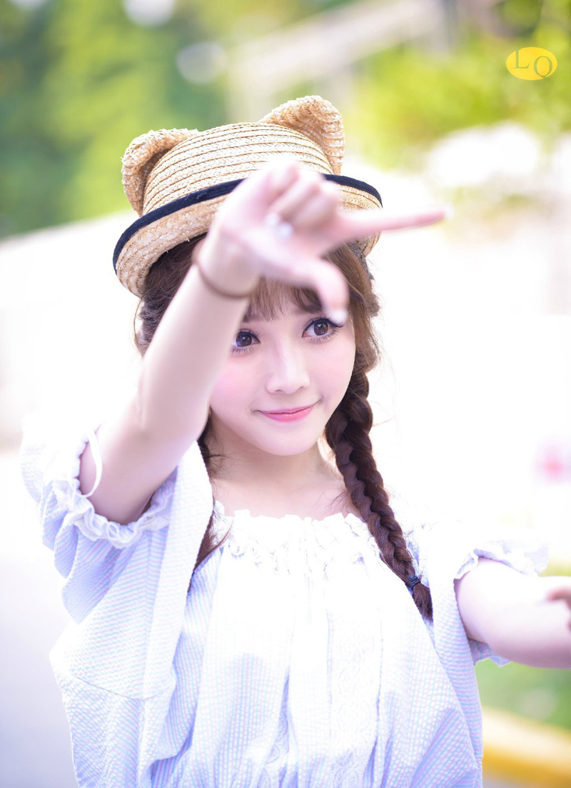 半晌之后，吕蒙红着眼眶出来，看着一片混乱的大营，厉声喝道：“都给我起来，看看你们现在，像什么样子！？”